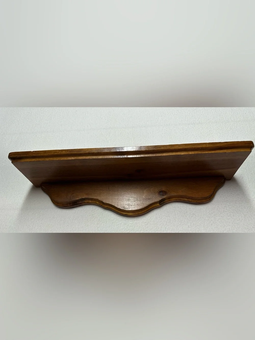 Vintage Hardwood Wall Shelf – Classic Curved Edge • Beveled Ledge